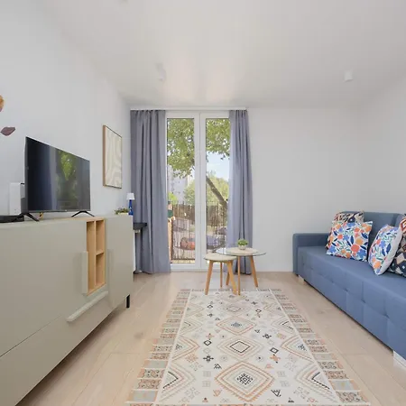 Bright In Bielany Close To The Metro By Renters Апартаменты Варшава