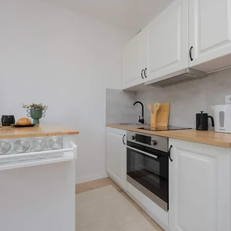 Bright In Bielany Close To The Metro By Renters Lägenhet *